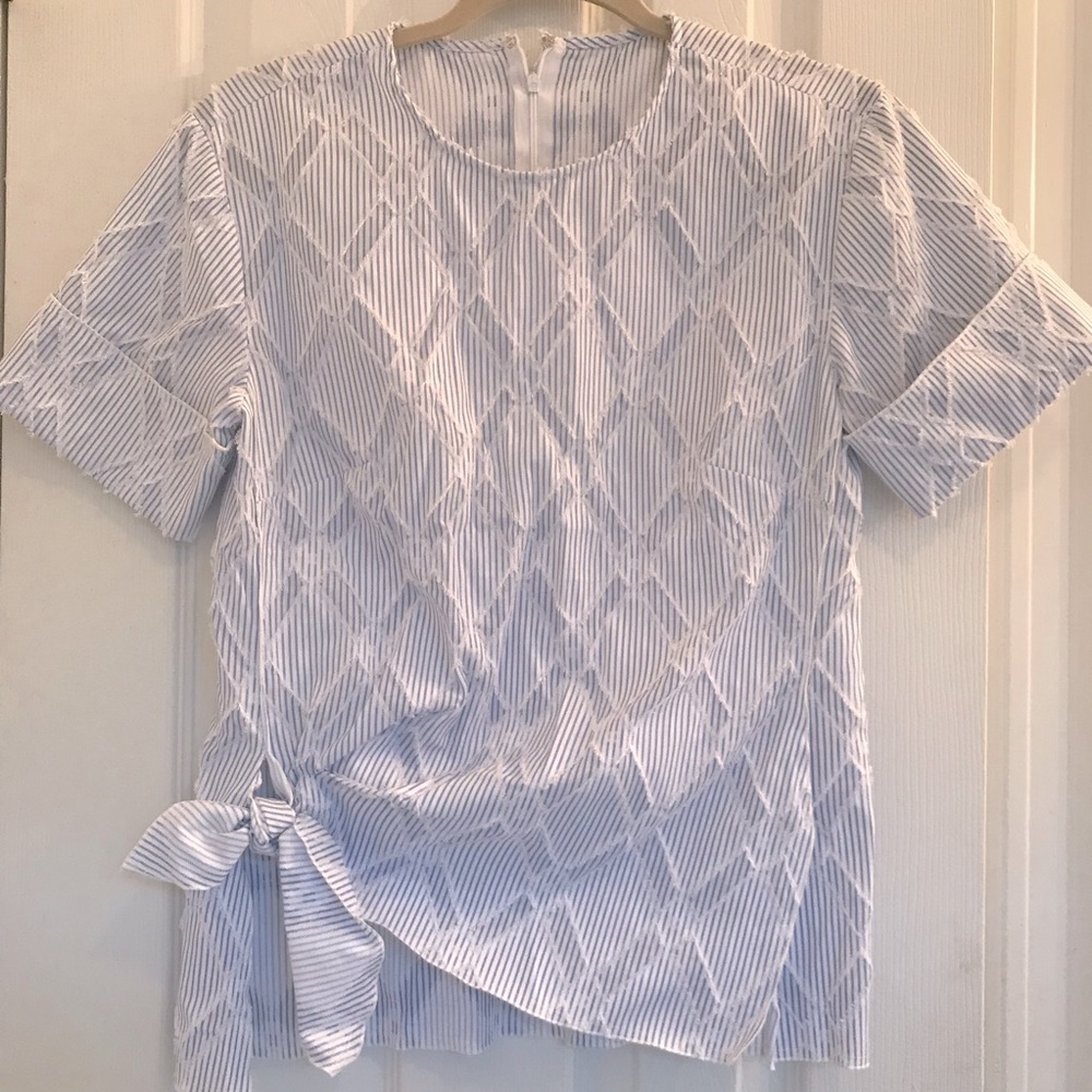 SM striped tie waist top. Navy and white.